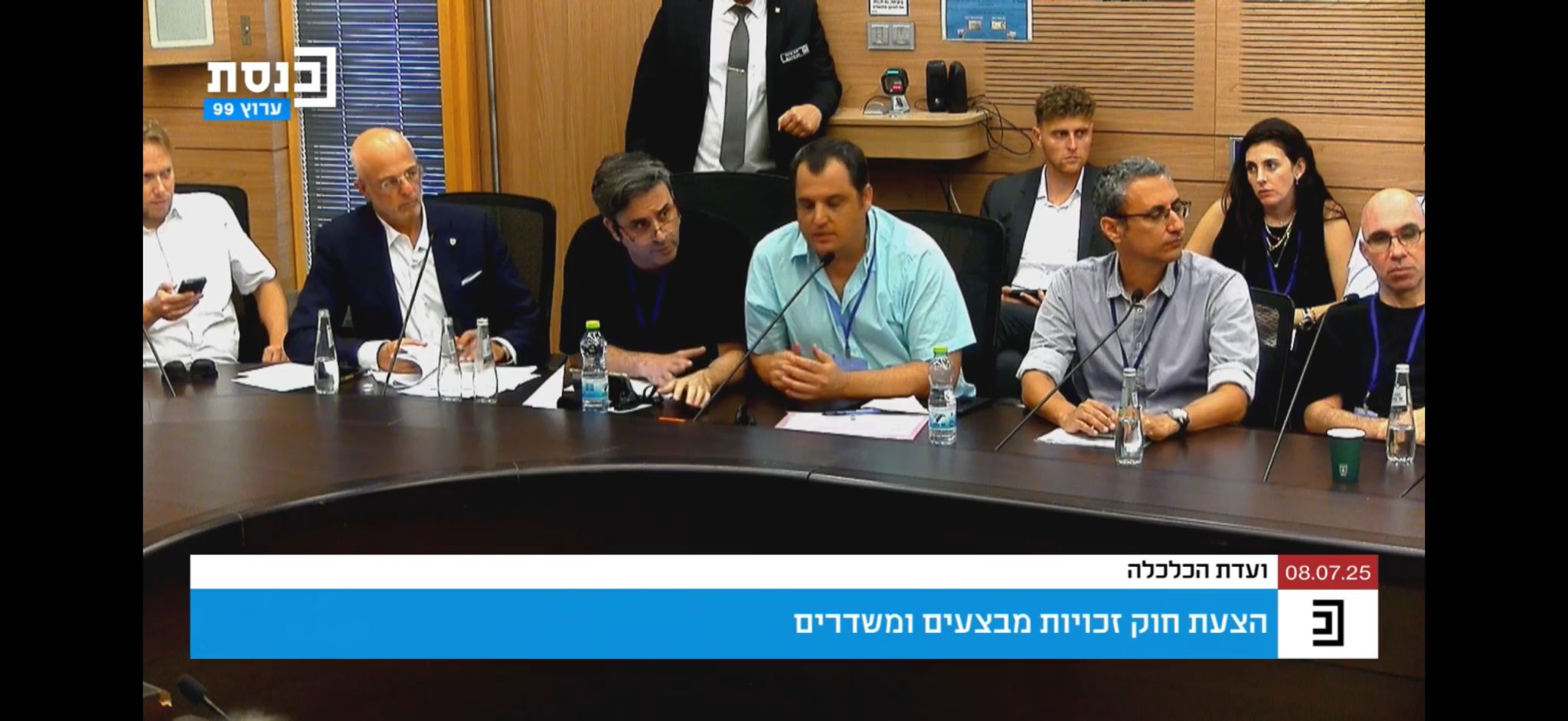 עו